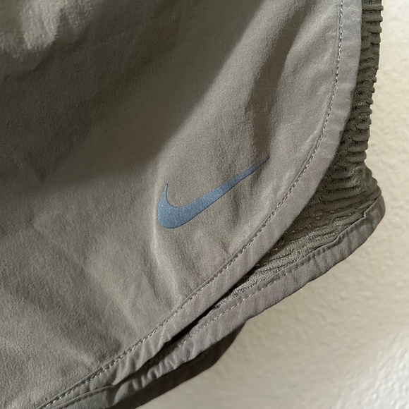 Nike Women’s Running Shorts - Picture 4 of 7